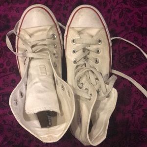 Hightop converse.